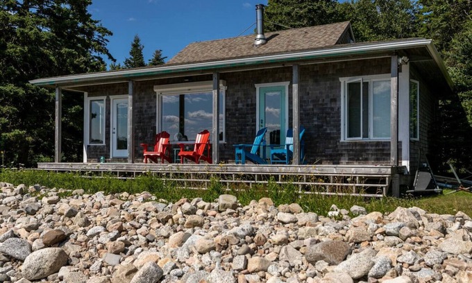 Ingramport Cottage | Abby's Beach House - Ocean and lakefront Cottage