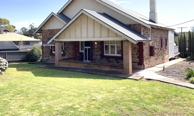 Burra Bed & Breakfast | Aberdeen Cottage. Full Breakfast Supplies provided.