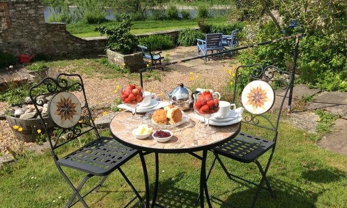 Glasbury House | Aberllynfi Riverside Guesthouse