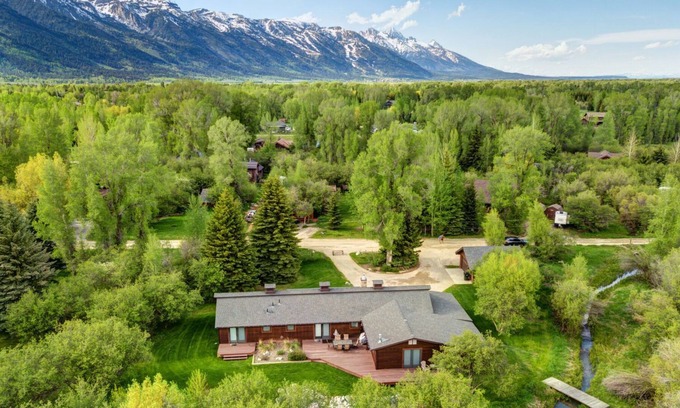 Wilson House | Abode at Moosepath Cabin | Great Outdoor Living | See Wildlife