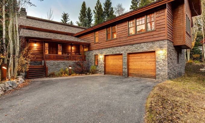 Granite Ridge House | Abode at the Homestead | Mountain Retreat, Walk to Slopes, Private Hot Tub