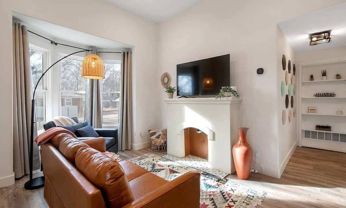 Wichita House | Abode II - Cheerful 1 Bed Duplex