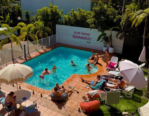 Mooloolaba Hostel | Abode Mooloolaba, Backpackers & Motel rooms