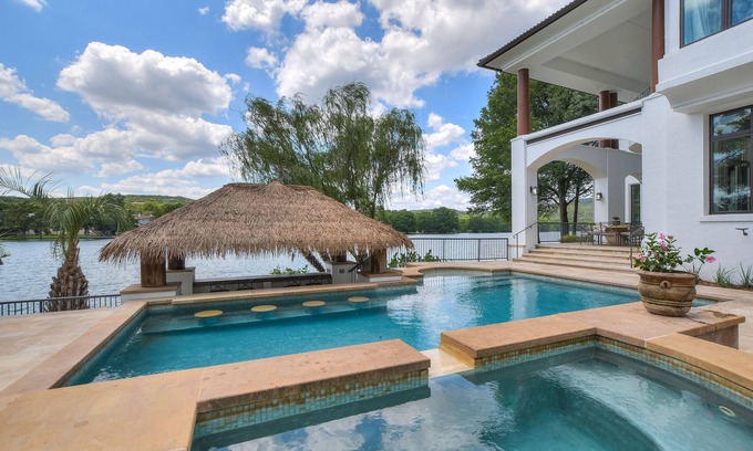 Austin House | Above Casa Paradiso I Waterfront I Lake Austin I Pool&Spa I Game Room