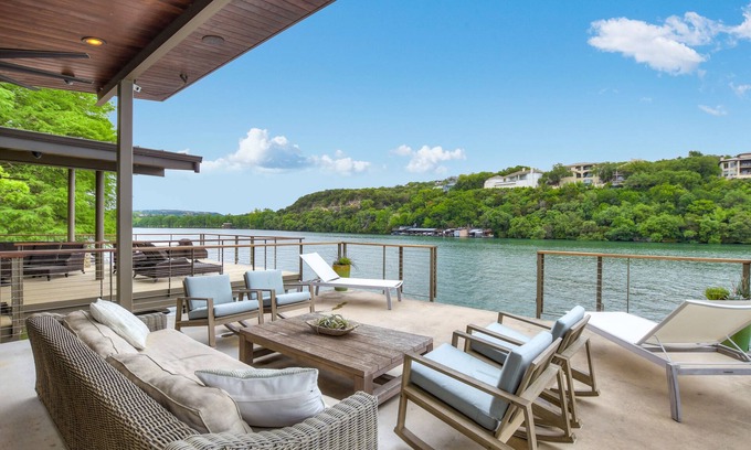 The Ravine House | Above Lakeside I Lakefront | Pickleball I Pool/Spa l Firepit I Luxe Services