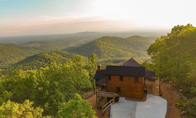 Jasper Cabin | Above The Clouds | Talking Rock, GA