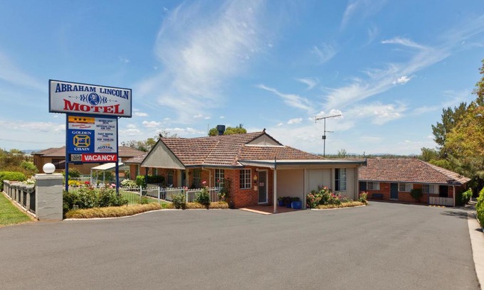 East Tamworth Hotel | Abraham Lincoln Motel