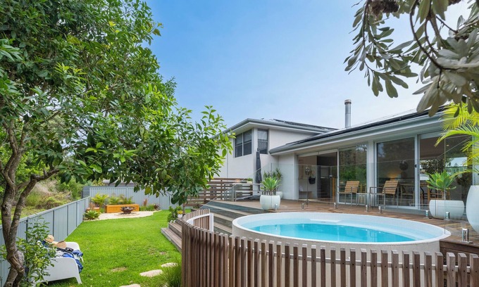 Diamond Beach House | Absolute beach frontage | private plunge pool | pet friendly