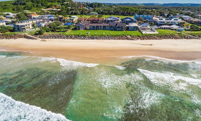 North Creek Apartment | Absolute Beachfront Apartment 8B - 1 bedroom