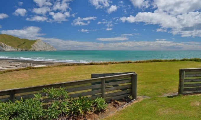 Mahia House | Absolute Beachfront.