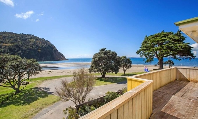 Waiwera House | Absolute Beachfront Holiday Home!