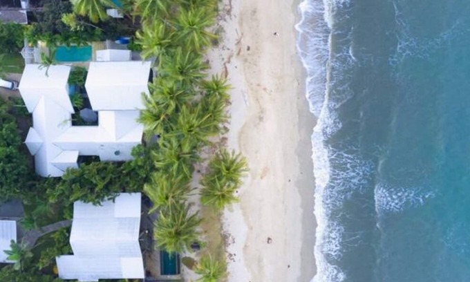 Newell House | Absolute beachfront uninterrupted view to Port Douglas on unspoiled Newell Beach