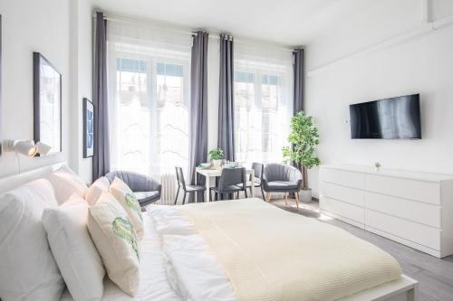 Jozsefvaros Apartment | Absolute Central - NEW - Sunny
