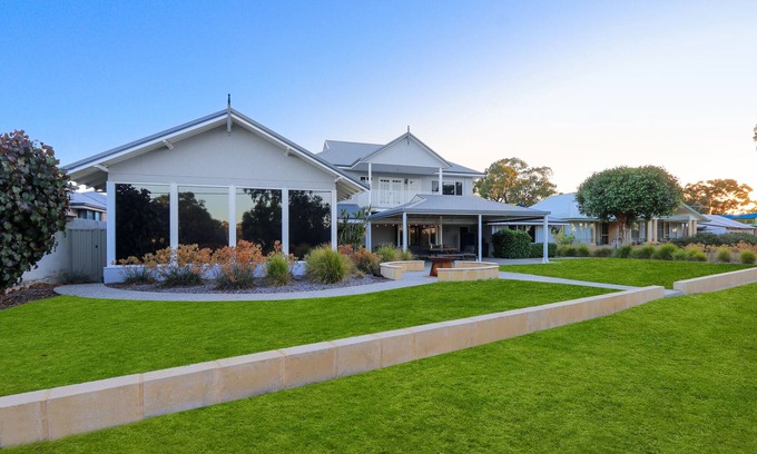 South Yunderup House | ABSOLUTE FRONTAGE TO THE MURRAY RIVER!