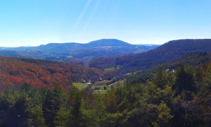 West Jefferson Cabin | Absolute High Available Labor Day Weekend!