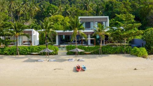 Koh Samui Villa | Absolute Luxury Villa Malouna- Beachfront 6 Bedrooms Plus 2 Kids Bunk Room