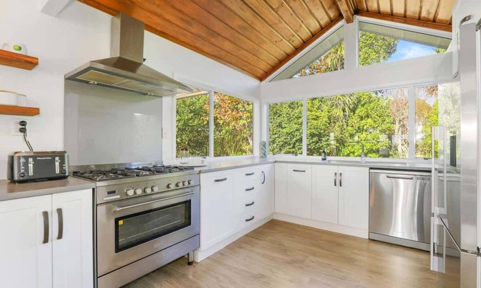 Lynmore House | Absolute Redwoods | Stylish Lynmore Home