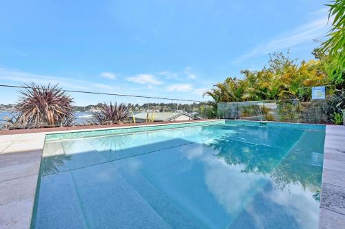 Fishing Point House | Absolute Waterfront Lakehouse Fishing Point Waterfront Pool Jetty