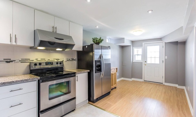 Richmond Hill Apartment | Absolutely Beautiful Walkout Basement Apartment