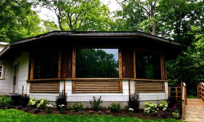 Georgina Cottage | Absolutely Stunningly Beautiful, Private and Secluded Cottage 40 Minutes from Toronto!