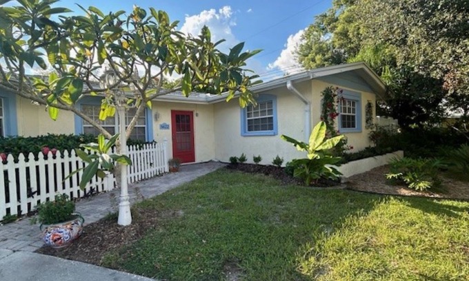Gulf Gate Estates House | Abundant Charm & Amenities Minutes from Siesta Key