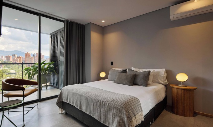 Las Lomas I Apartment | AC-Deluxe-Balcony-Jacuzzi-916