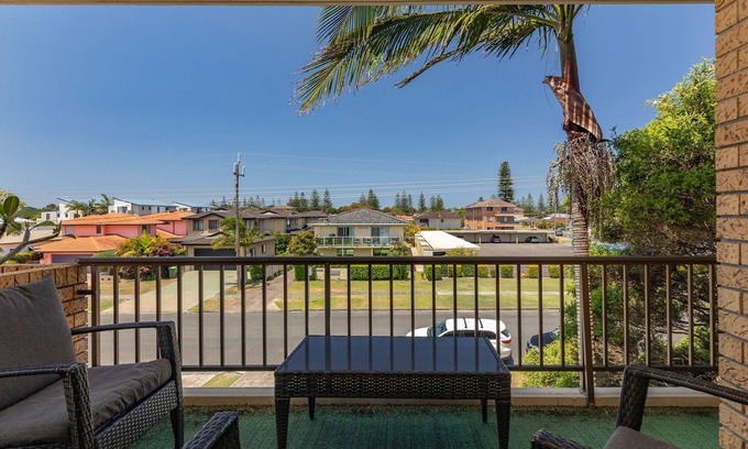 Tuncurry Apartment | Acacia 7 Tuncurry - Quiet unit, a stroll from the Tuncurry Bowling Club.