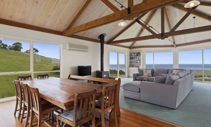 Apollo Bay House | ACACIA BRAE - spectacular views + family home