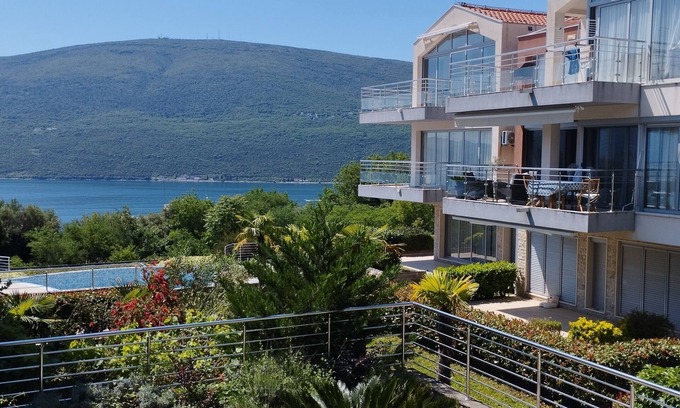 Denovici House | Acacia Hill Grape Apartment