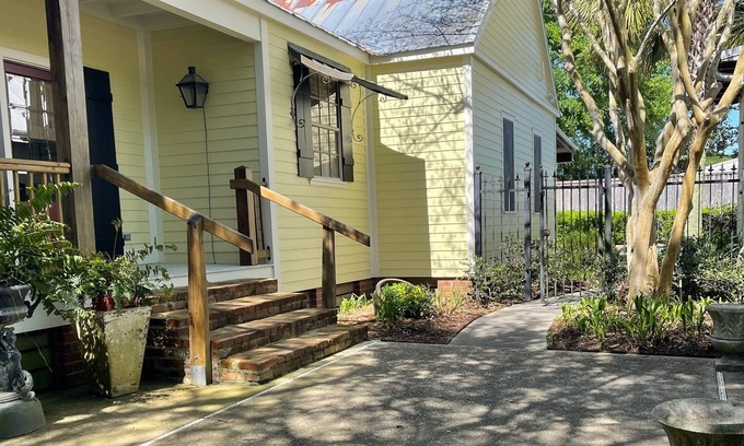 Breaux Bridge House | Acadian-style Home with Private Garden, Pool, Grill in Breaux Bridge