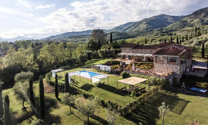 Capannori Apartment | Accogliente alloggio con vista e piscina