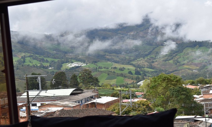 Sonson Apartment | Acogedor Apartamento con Vista a las Montañas