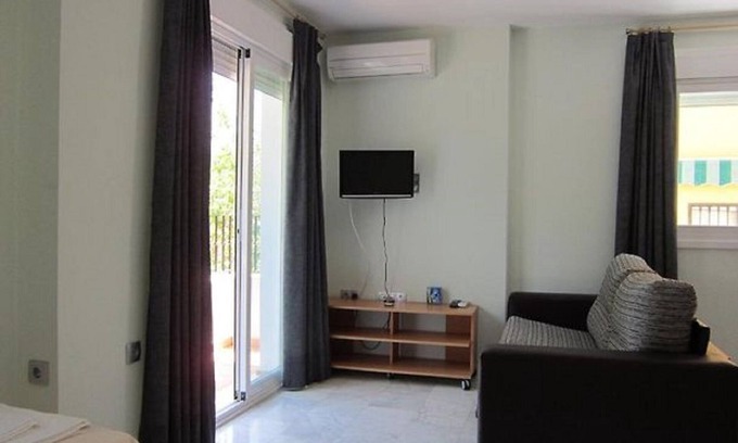 Chipiona Apartment | Acogedora Suite con Patio a dos Minutos de la Playa de Regla