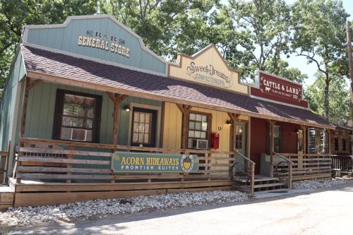 Canton Hotel | Acorn Hideaways Frontier Suites