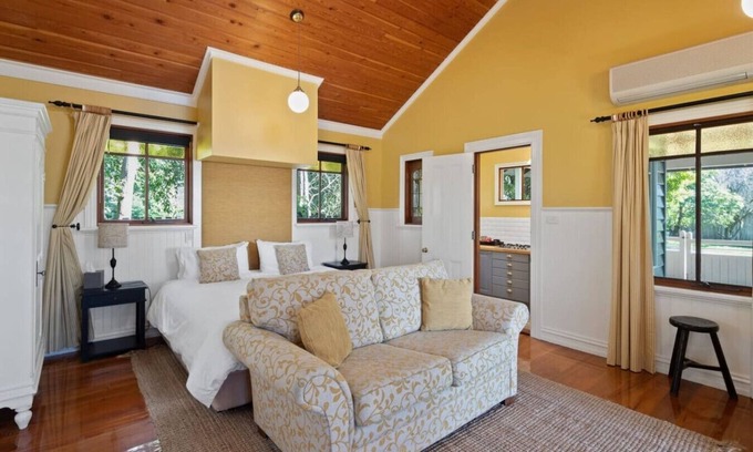 Rhyll Apartment | Acorn Studio at Oaktree Lodge