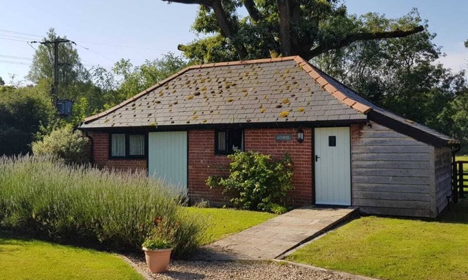 Plaitford House | Acorns - Converted Barn In An Attractive Courtyard On Our Family Stockfarm