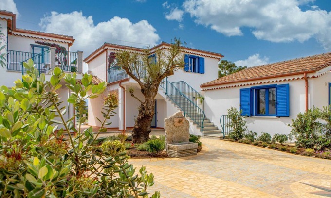 Cardedu Apartment | Acquamarina n.6 in residence with swimming pool just 50m from the sea.