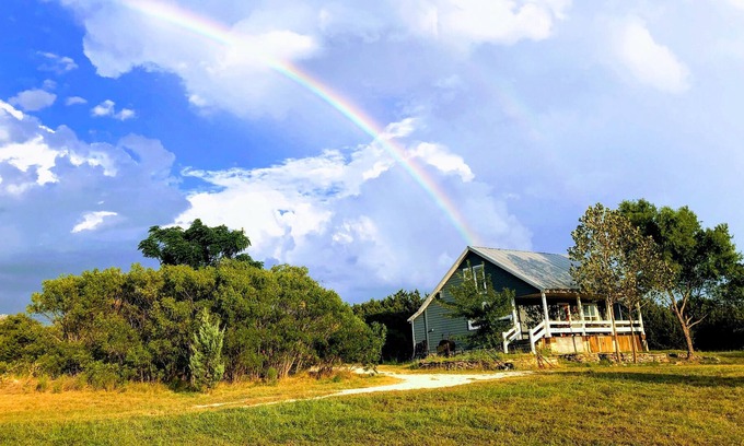 Hamilton House | Acreage to relax