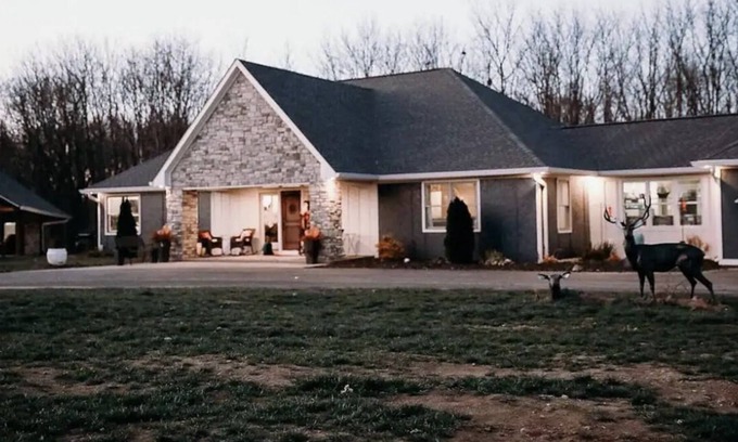 Crawfordsville House | acres of serenity