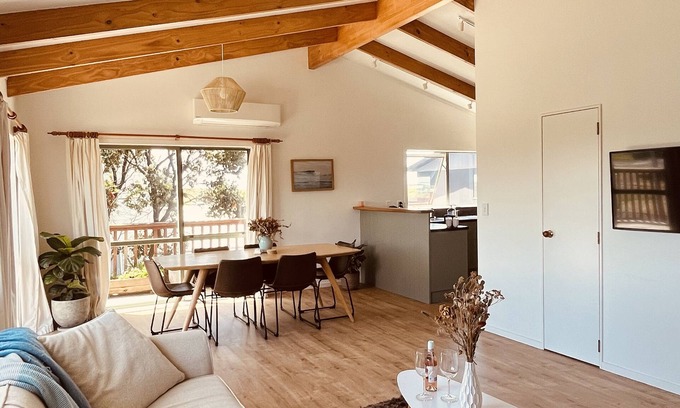 Papamoa Beach House | Across the road from the beach in Papamoa