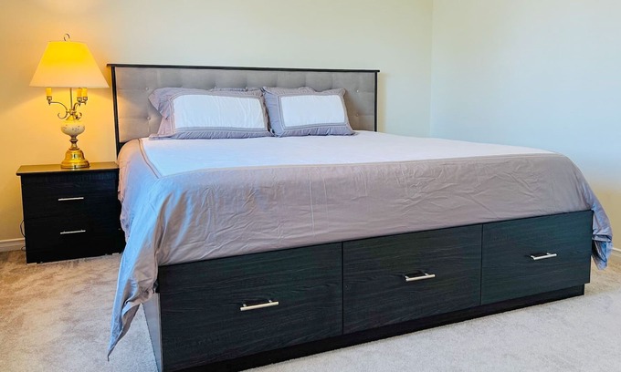Thorold House | Ad's Place:Whole House in Welland, Niagara