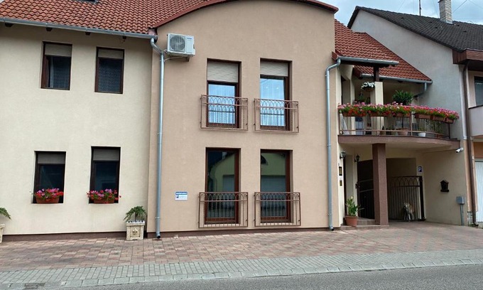 Sarvar Apartment | Ada Apartman