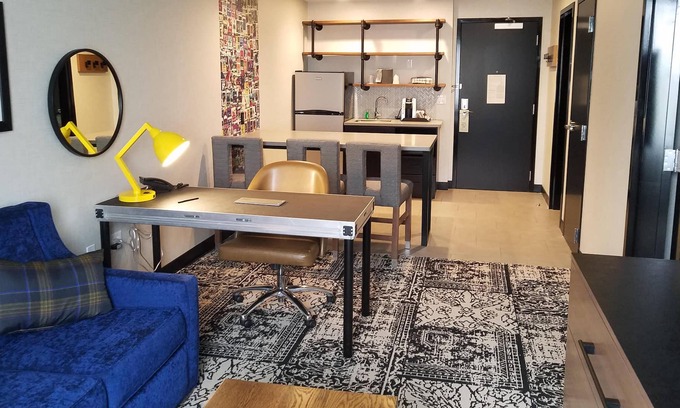 Lititz House | ADA Hearing & Mobility Accessible w/Roll-in Shower - Free Wifi - Plush King Bed