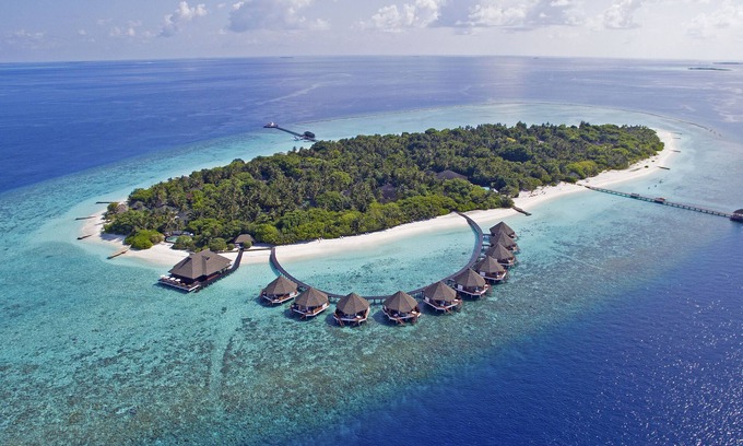 Meedhupparu Hotel | Adaaran Select Meedhupparu - 45 Minutes from Male by Seaplane