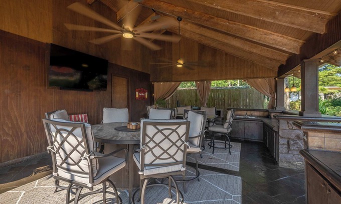 Tuscaloosa House | Adams House-Outdoor Entertainment-Walk to Eat/Shop