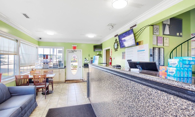 Dothan Hotel | Adams Inn