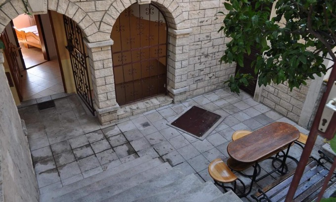 Sveti Stefan Apartment | Adapted house in a Mediterranean style, children u. Pet friendly, very good nature
