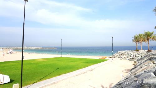 Sharm Apartment | Address Beach Resort Fujairah Apartment by Blue World - 5
