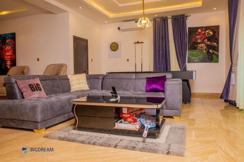 Ikoyi Apartment | Adejoke Court (Bigdreams)