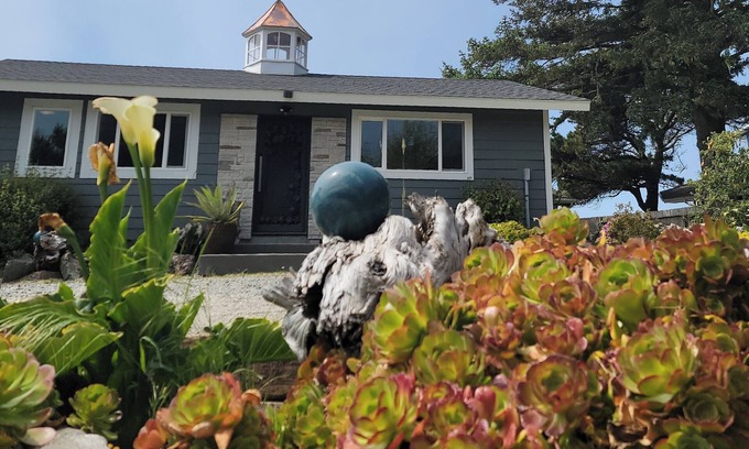 Brookings Cottage | Adele's Oceanfront Retreat on Brookings best private beach Kid & Pet friendly!